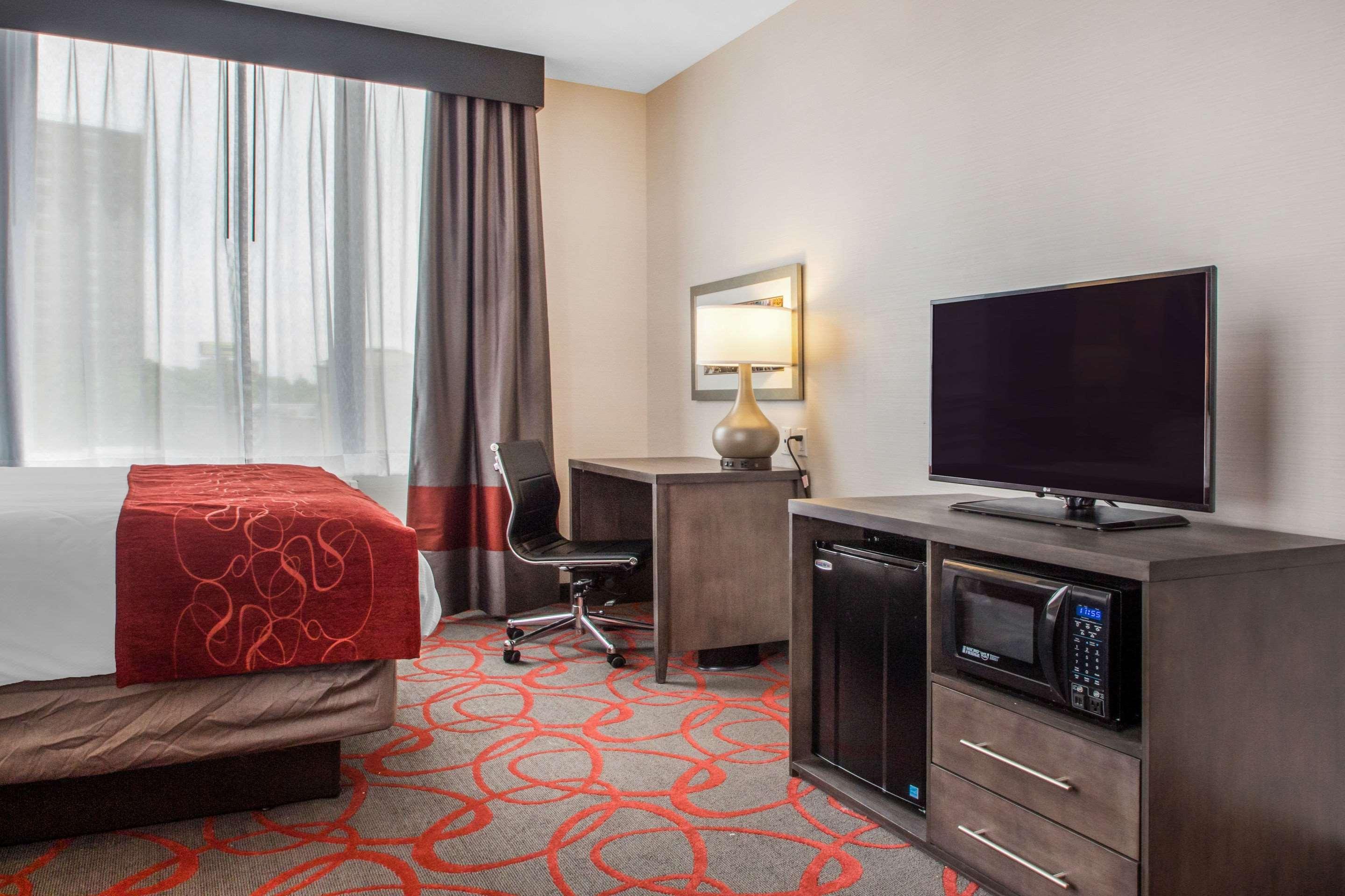Comfort Inn & Suites Near Stadium Нью-Йорк Экстерьер фото