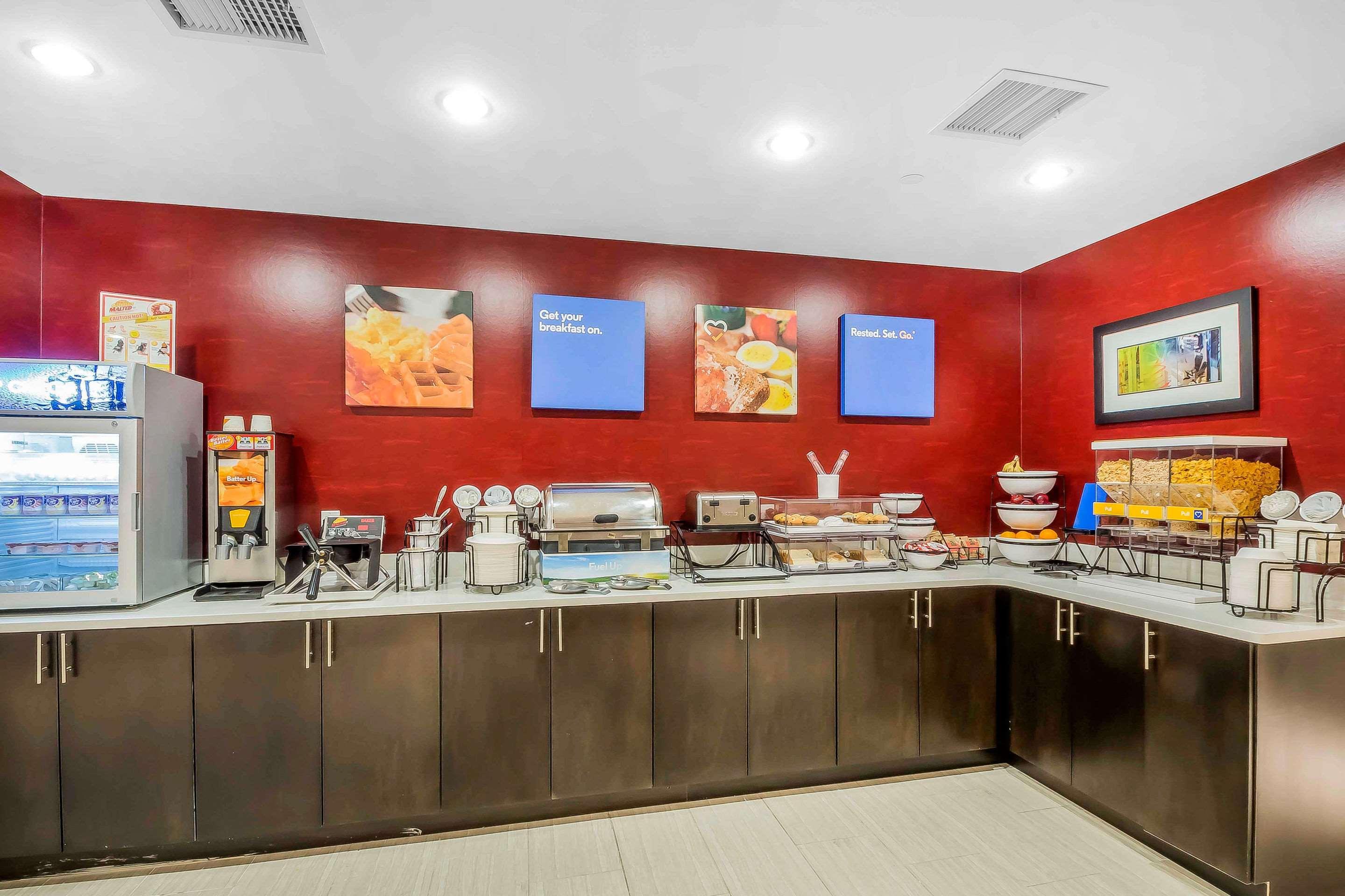 Comfort Inn & Suites Near Stadium Нью-Йорк Экстерьер фото