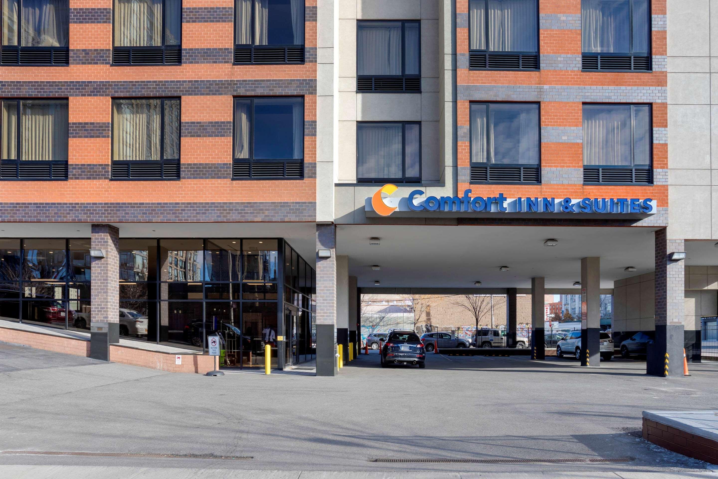Comfort Inn & Suites Near Stadium Нью-Йорк Экстерьер фото